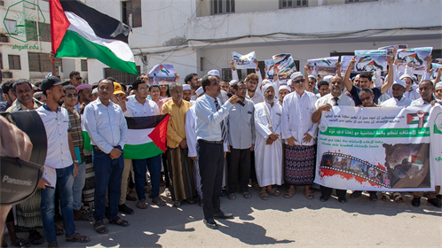 جامعة الأحقاف تنفذ وقفة تضامنية مع الشعب الفلسطيني (2)