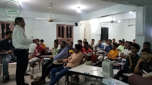 كلية الادارة والاقتصاد بجامعة الاحقاف تقيم نشاط العروض الاعلانية لمادة التسويق (2)