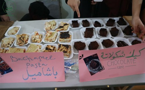 بحضور رئيس الجامعة قسم الانشطة بكلية البنات يقيم فعالية الطبق الخيري (4) (1)