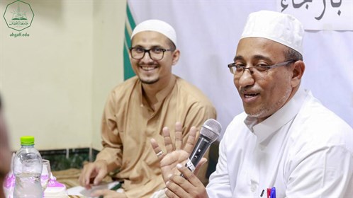 وحدة شؤون الخريجين بكلية الشريعة والقانون جامعة الأحقاف تعقد ندوة علمية بالتنسيق مع إتحاد الطلبة الإندونسيين (2) (1)