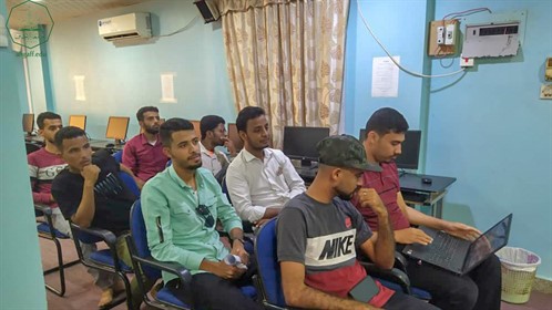 كلية الادارة والاقتصاد بجامعة الاحقاف تقيم مناقشة أبحاث التخرج (4)