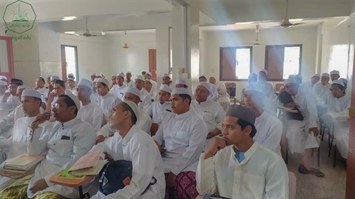 كلية الشريعة والقانون فرع المكلا ترحب بطلاب المستوى الأول للعام الجامعي 2022-2023م (2)