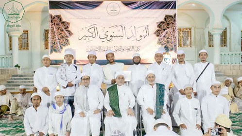 المولد النبوي السنوي الكبير بكلية الشريعة والقانون جامعة الأحقاف  (9)