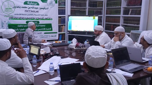 كلية الشريعة والقانون تقيم ورشتين تدريبيتين لبرامج الدراسات العليا (6) (1)