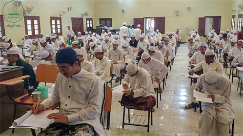 جامعة الأحقاف تدشن امتحانات الفصل الدراسي الأول بكلية الشريعة والقانون للعام الجامعي 2022-2023م (4)