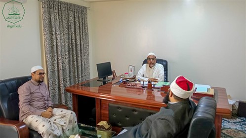 نائب رئيس جامعة الاحقاف يستقبل الشيخ الدكتور أحمد محمد السيد الشوبكي خريج الأزهر الشريف (3)