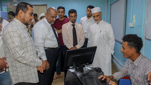 كلية هندسة و علوم الحاسوب بجامعة الإحقاف تقيم فعاليات اليوم المفتوح لعرض مشاريع طلبة الكلية و تكريم الاوائل للفصل الاول للعام الجامعي 2022-2023. (7) (1)