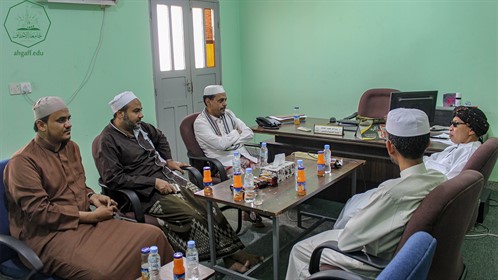 جامعة الأحقاف تستقبل البروفيسور يحيى الحمزوري زين المعارف مدير معهد البهجة بإندونيسيا (2)