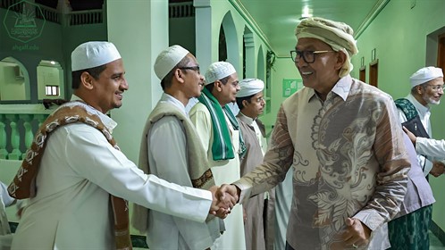 رئيس جامعة الأحقاف يلتقي بالسفير الاندونيسي لعمان واليمن محمد إرزان جوحان (3) (1)