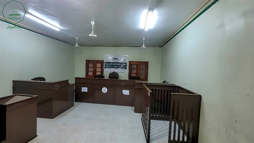 رئيس جامعة الأحقاف رفقة السفير الإندونيسي يفتتحان المحكمة التدريبية بكلية الشريعة والقانون  (2)
