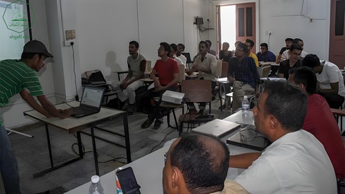 كلية هندسة وعلوم الحاسوب بجامعة الاحقاف تقيم الأسبوع الرابع من برنامج العروض التقديمية تحت اشراف وحدة اللغة الانجليزية للعام الجامعي 2022-2023م (2)