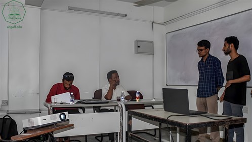 كلية هندسة وعلوم الحاسوب بجامعة الاحقاف تقيم الأسبوع الرابع من برنامج العروض التقديمية تحت اشراف وحدة اللغة الانجليزية للعام الجامعي 2022-2023م (8)