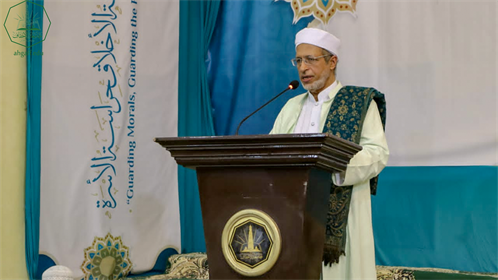 بحضور رئيس الجامعة كلية الشريعة والقانون بجامعة الأحقاف تحتفل بتخريج الدفعة الرابعة والعشرين من طلابها (2) (1)