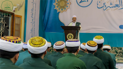بحضور رئيس الجامعة كلية الشريعة والقانون بجامعة الأحقاف تحتفل بتخريج الدفعة الرابعة والعشرين من طلابها (3)