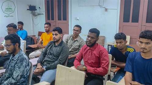 كلية هندسة وعلوم الحاسوب بجامعة الأحقاف تستضيف لقاء بين الشركات الرائدة في مجال تقنية المعلومات وخريجي الكلية (5)