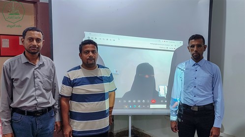 كلية هندسة وعلوم الحاسوب بجامعة الأحقاف تستضيف لقاء بين الشركات الرائدة في مجال تقنية المعلومات وخريجي الكلية (8)