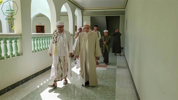عميد كلية الشريعة والقانون بجامعة الأحقاف يستقبل الأستاذ الدكتور جمال فاروق العميد السابق لكلية الدعوة الإسلامية بالأزهر الشريف