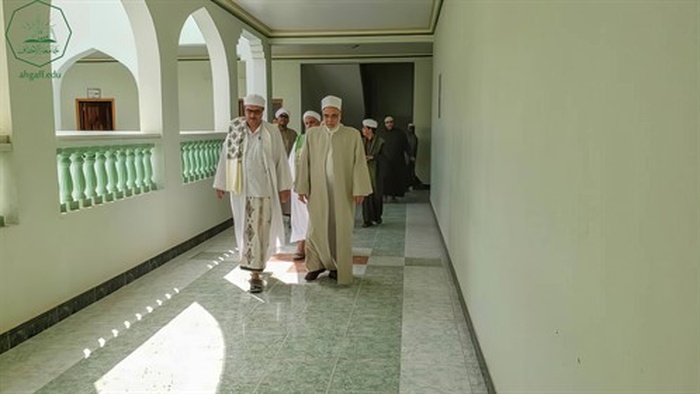 عميد كلية الشريعة والقانون بجامعة الأحقاف يستقبل الأستاذ الدكتور جمال فاروق العميد السابق لكلية الدعوة الإسلامية بالأزهر الشريف