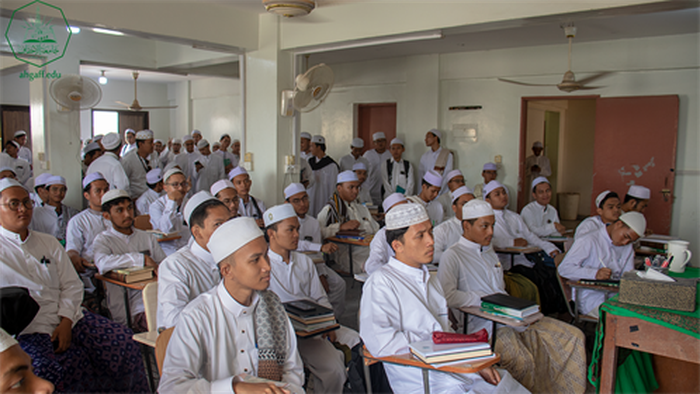 كلية الشريعة والقانون بجامعة الأحقاف تقيم اللقاء الترحيبي والتعريفي لطلاب المستوى الأول