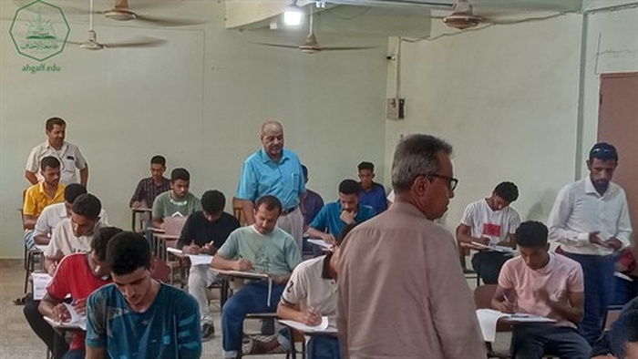 جامعة الأحقاف تدشن امتحانات الفصل الدراسي الثاني بكلية هندسة وعلوم الحاسوب للعام الجامعي 2022-2023م