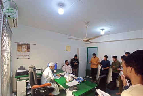 طلاب قسم أنظمة معلومات حاسوبية بجامعة الاحقاف في زيارة لإدارة شؤون الوافدين