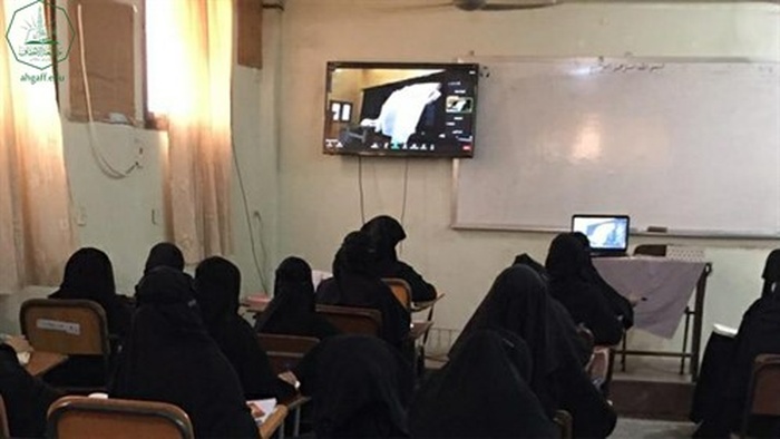وحدة شوون الخرجين بالتنسيق مع عمادة كلية الشريعة والقانون وكلية البنات والاتحاد الاندونيسي