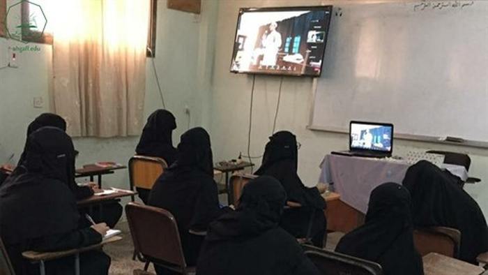 وحدة شوون الخرجين بالتنسيق مع عمادة كلية الشريعة والقانون وكلية البنات والاتحاد الاندونيسي