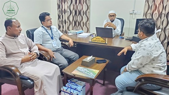 وحدة الخريجين بجامعة الأحقاف تلتقي شركة إنفو سوفت للمعلومات و البرمجيات المحدوده