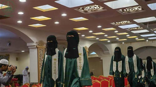 كلية البنات تحتفل بتخريج الدفعة الجديدة من قسم الدراسات الاسلامية العام الجامعي 2021-2022م