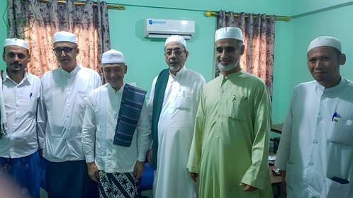 جامعة الأحقاف تستقبل الشيخ محمد زعيم رئيس مجلس شورى رؤساء المعاهد الدينية بإندونيسيا