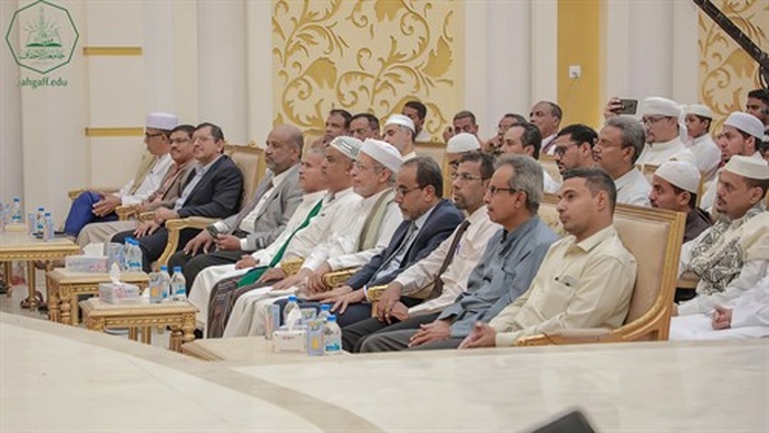 جامعة الأحقاف تحتفي بتخريج 54 طالبا من كليتي الإدارة والاقتصاد وهندسة علوم الحاسوب