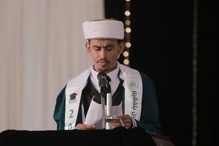 جامعة الاحقاف تحتفل بتخريج 74 خريجا من مختلف كليات الجامعة