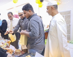 كلية البنات بجامعة الأحقاف تنظم فعالية الطبق الخيري