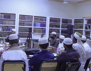 كلية الشريعة والقانون بالتعاون مع وحدة الخريجين بالجامعة تقيم ورشة عمل