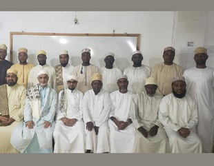 مدير مكتب شؤون الوافدين ورئيس وحدة شؤون الخريجين بجامعة الأحقاف يعقدون لقاء بخريجي الجامعة بزنجبار - تنزانيا