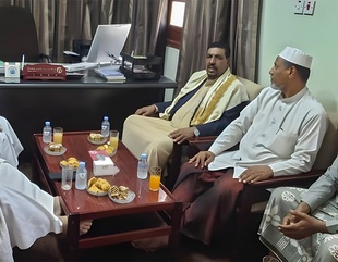 عميد كلية الشريعة والقانون جامعة الأحقاف يستقبل مدير عام مديرية تريم