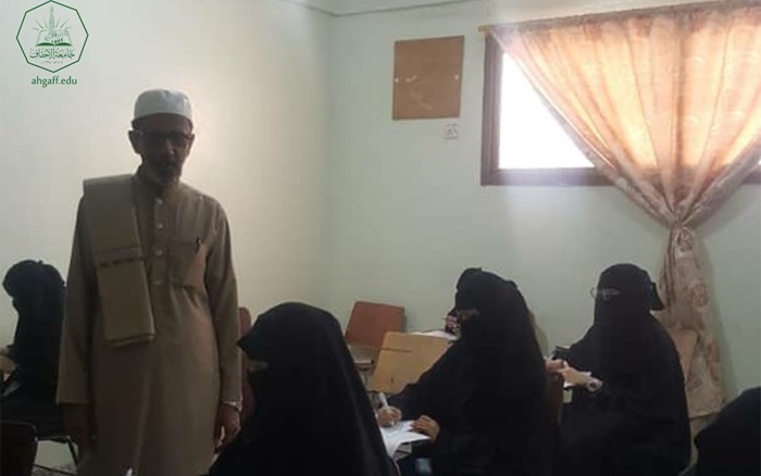 كلية البنات بجامعة الأحقاف تدشن امتحانات الفصل الدراسي الأول للعام الجامعي 2021-2022م