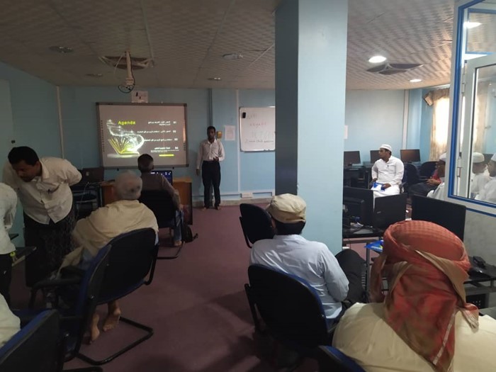 جامعة الاحقاف تقيم دورة تدريببة لهيئة التدريس في برامج Zoom cloud meeting و Google Classroom