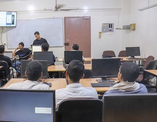 كلية هندسة وعلوم الحاسوب تقيم مناقشة مشاريع التخرج لطلاب قسم تقنية المعلومات للعام الجامعي 2023-2024