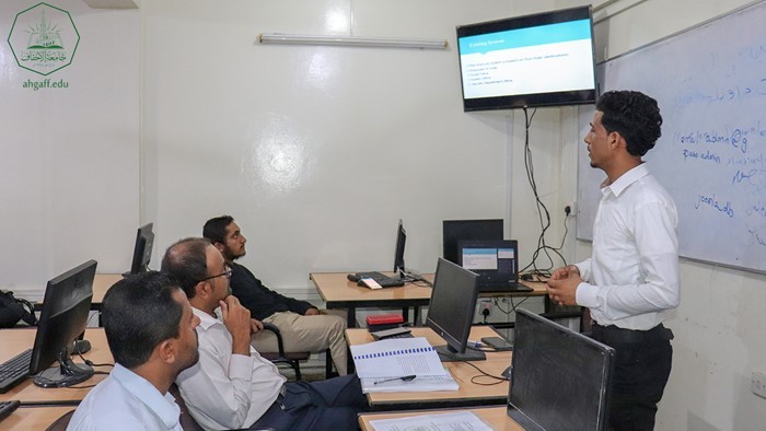 كلية هندسة و علوم الحاسوب تناقش مقترحات مشاريع التخرج لطلاب المستوى الرابع قسم تقنية المعلومات