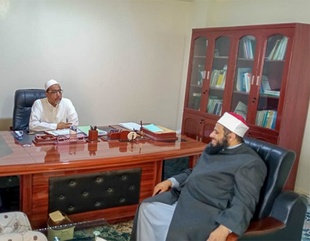 نائب رئيس جامعة الاحقاف يستقبل الشيخ الدكتور أحمد محمد السيد الشوبكي خريج الأزهر الشريف