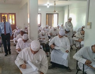 جامعة الأحقاف تدشن امتحانات الفصل الدراسي الأول بكلية الشريعة والقانون فرع المكلا للعام الجامعي 2022-2023م