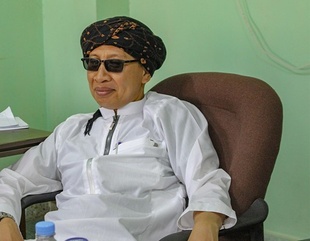 جامعة الأحقاف تستقبل البروفيسور يحيى الحمزوري زين المعارف مدير معهد البهجة بإندونيسيا