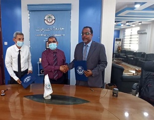 مركز بحوث حضرموت بجامعة الاحقاف يوقع مذكرة تفاهم وتعاون مع مركز الدراسات الإنسانية والاجتماعية بجامعة حضرموت