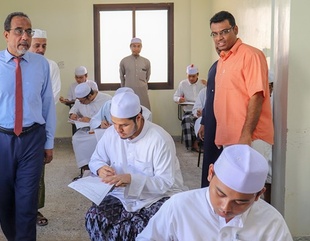 جامعة الأحقاف تدشن الإمتحانات الفصليه لطلاب المستوى الأول المجموعة الثانيه بكلية الشريعة و القانون