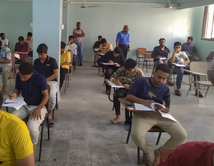 جامعة الأحقاف تدشن امتحانات الفصل الدراسي الثاني بكلية الادارة والاقتصاد للعام الجامعي 2022-2023م