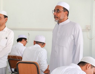 جامعة الأحقاف تدشن الإمتحانات الفصليه لطلاب كلية الشريعة و القانون