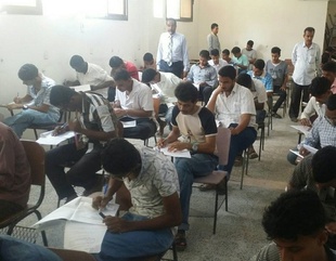 أكثر من 1480 طالبا وطالبة في كليات جامعة الأحقاف يؤدون امتحانات نهاية العام الجامعي