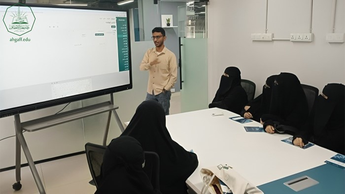 طالبات قسم تقنية المعلومات في زيارة لشركة سنود لحلول الأعمال وتقنية المعلومات