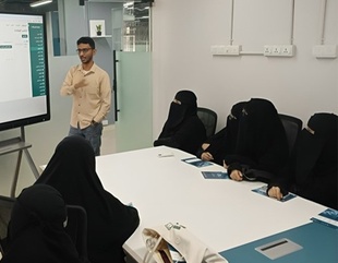 طالبات قسم تقنية المعلومات في زيارة لشركة سنود لحلول الأعمال وتقنية المعلومات